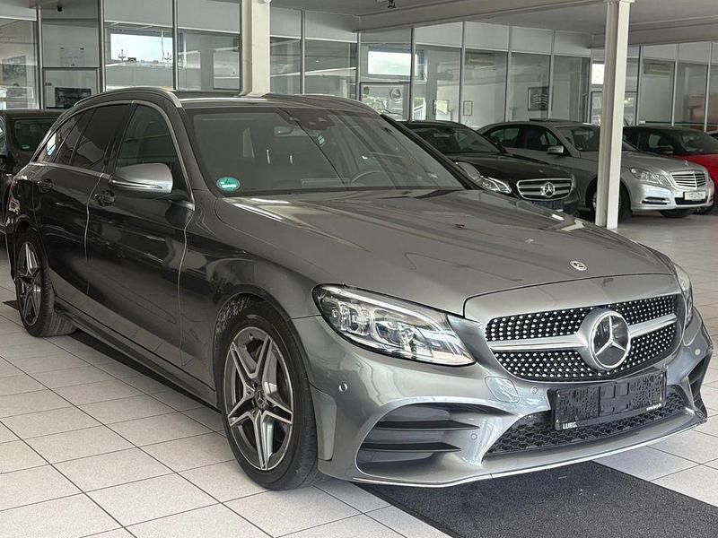 Grau Gebraucht 2018 Mercedes C300 AMG line Kombi | 20.999 € (Fairer Preis) - Bild 1/4