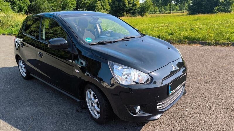 Schwarz Gebraucht 2015 Mitsubishi Space Star Diamant Edition Limousine | 5.299 € (Guter Preis) - Bild 1/4