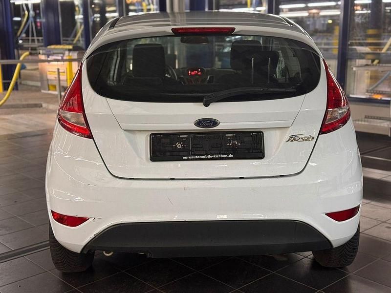 Gebraucht Ford Fiesta Trend 97 PS (71 kW) 2009 Weiß Limousine