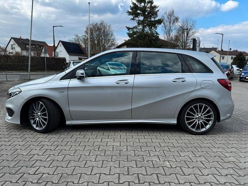 Gebraucht Mercedes B180 Style 122 PS (89 kW) 2018 Silber Van / Kleinbus