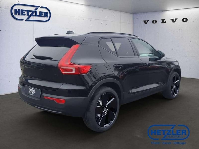 Neu Volvo XC40 Plus 163 PS (119 kW) 2026 Onyx black / metallic SUV
