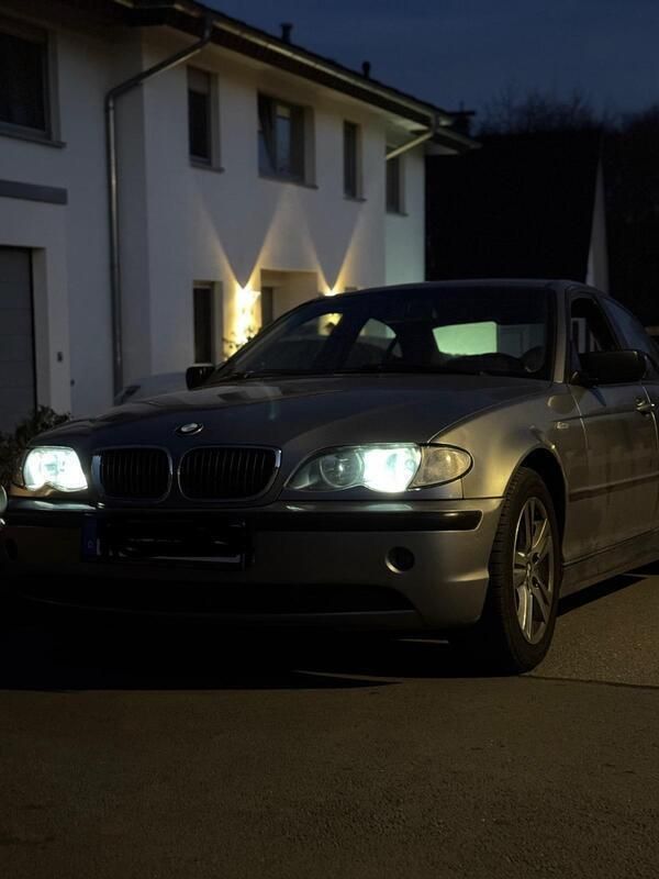 Silber Gebraucht 2003 BMW 320 Limousine | 1.300 € (Superpreis) - Bild 1/4