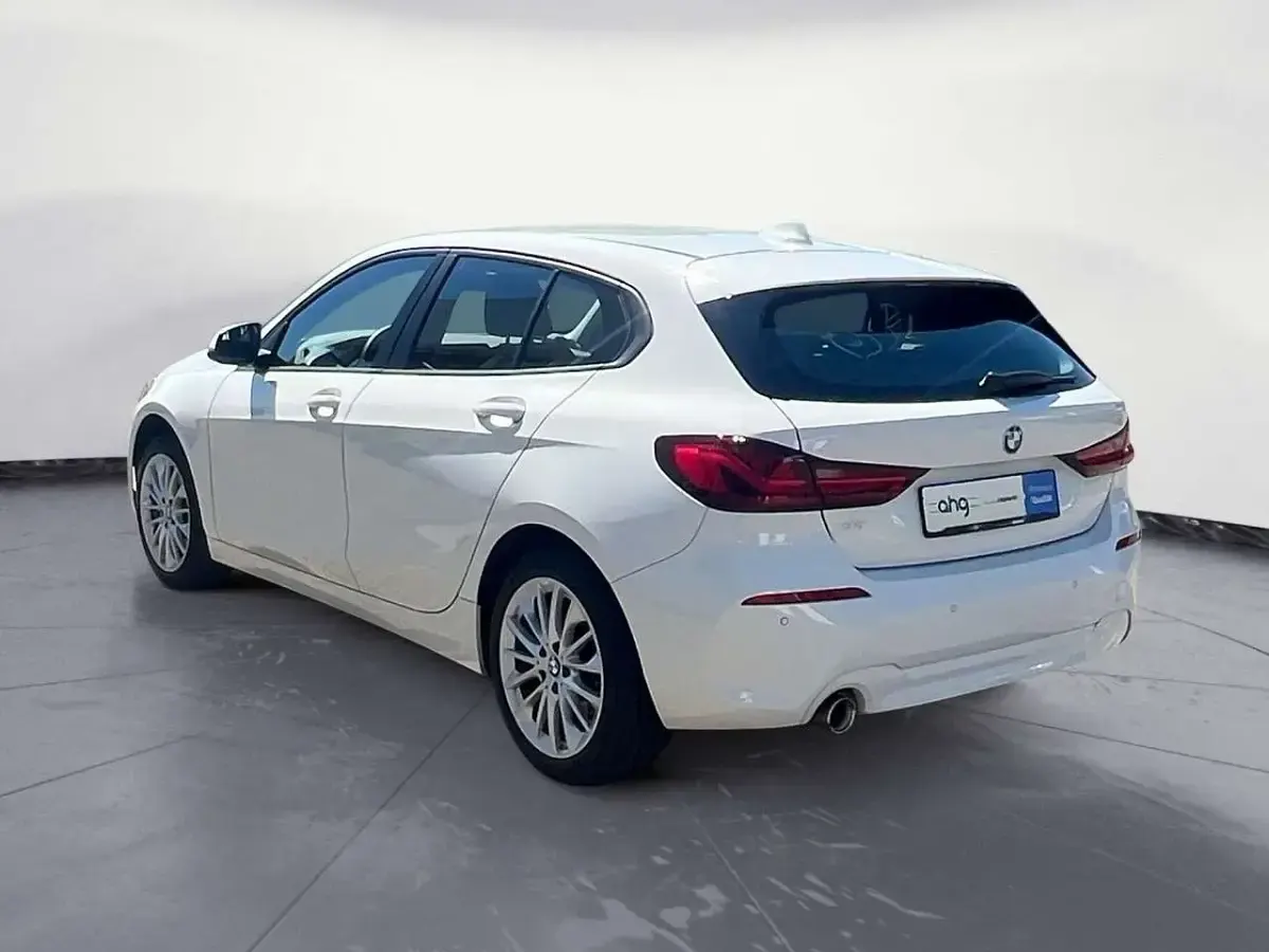 Gebraucht BMW 118 Advantage 136 PS (100 kW) 2023 Weiß Limousine