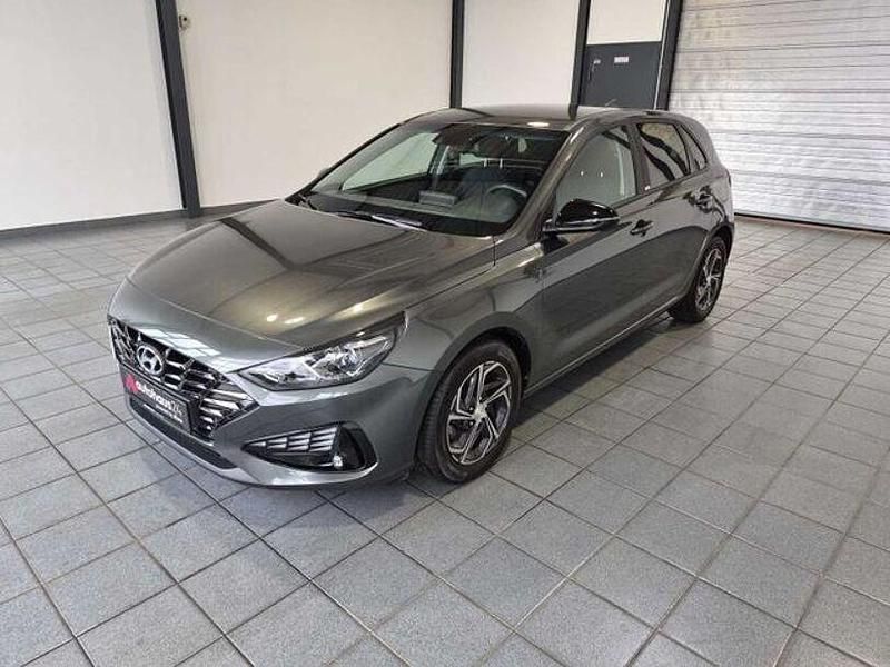 Gebraucht Hyundai i30 120 PS (88 kW) 2022 Grau Limousine