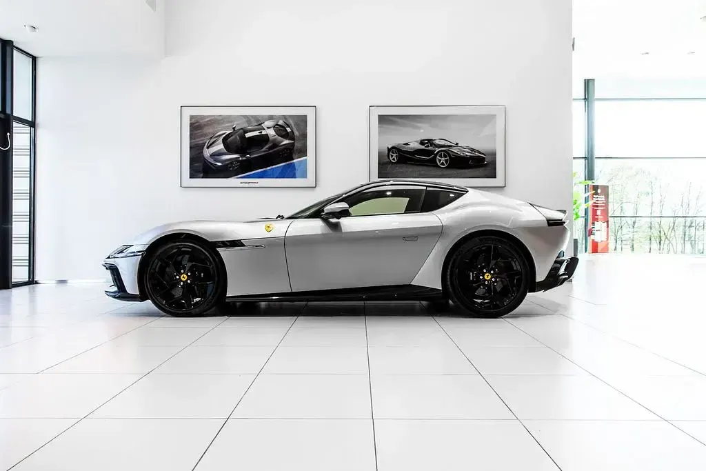 Gebraucht Ferrari 12 Cilindri 829 PS (609 kW) 2025 Silber
