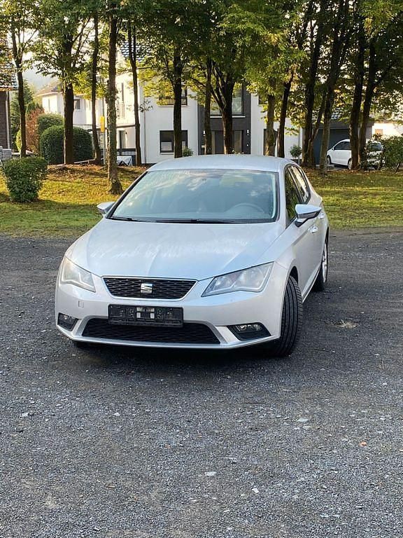 Silber Gebraucht 2014 Seat Leon I-Tech Limousine | 5.950 € (Etwas zu teuer) - Bild 1/4