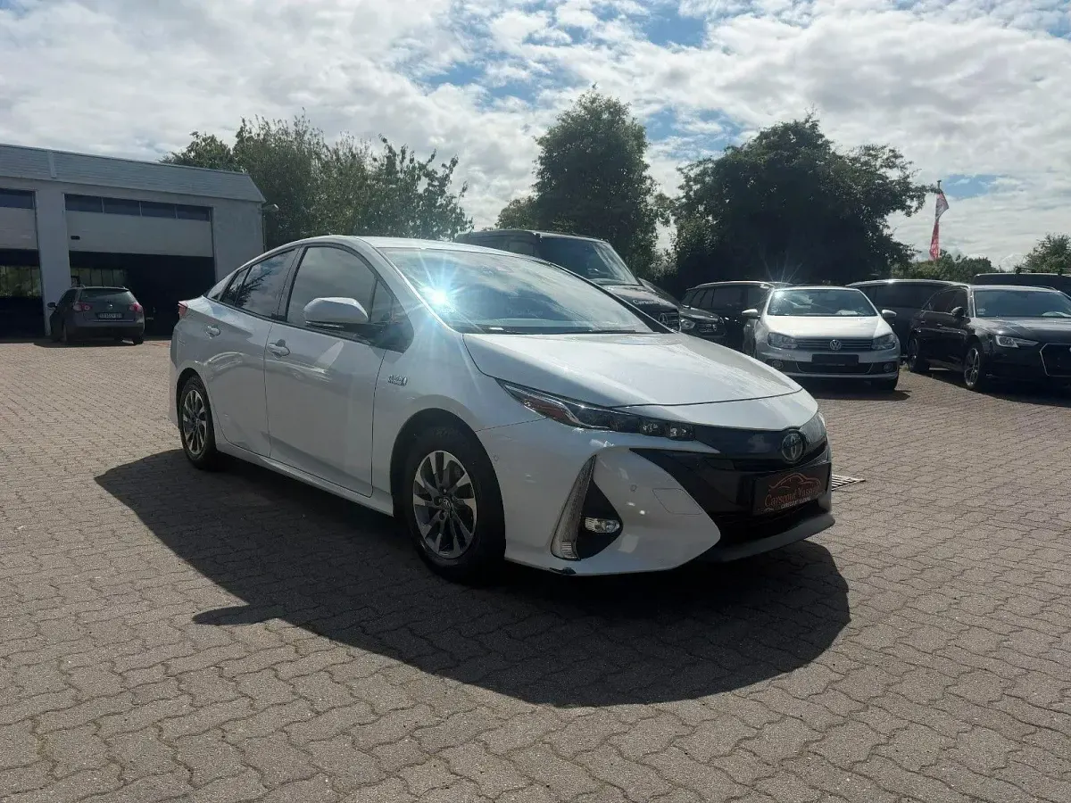 Gebraucht Toyota Prius Plug-in Hybrid 98 PS (72 kW) 2020 Weiß Kleinwagen