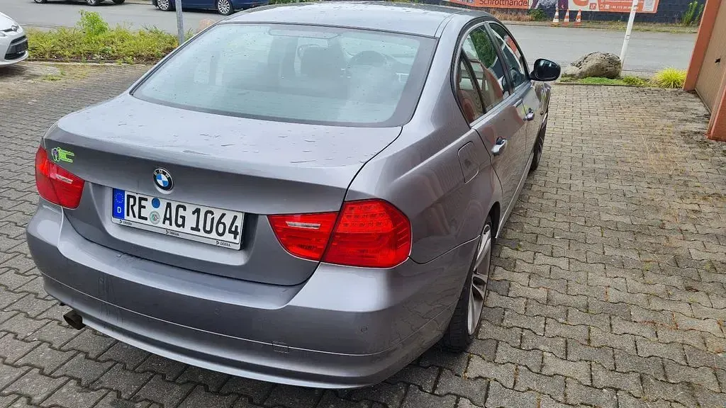 Gebraucht BMW 316 116 PS (85 kW) 2010 Grau Limousine