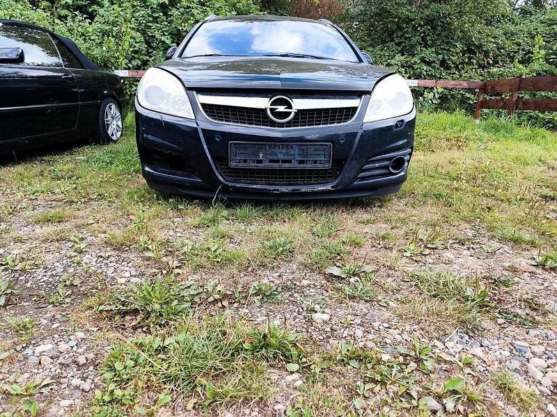 Schwarz Gebraucht 2006 Opel Vectra Cosmo Limousine | 700 € (Superpreis) - Bild 1/4