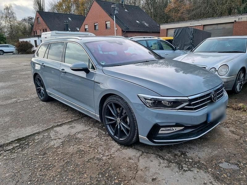Grau Gebraucht 2023 VW Passat Sport Kombi | 29.999 € (Guter Preis) - Bild 1/4
