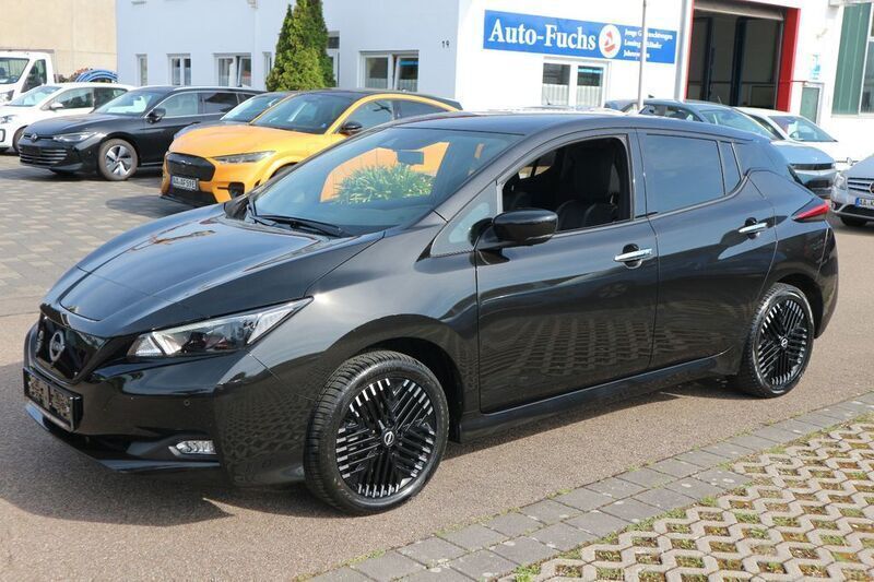 Black (m) Gebraucht 2024 Nissan Leaf 360º Kleinwagen | 23.500 € (Etwas zu teuer) - Bild 1/4