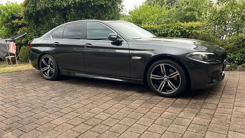 Grau Gebraucht 2013 BMW 520 Limousine | 13.650 € (Etwas zu teuer) - Bild 1/4