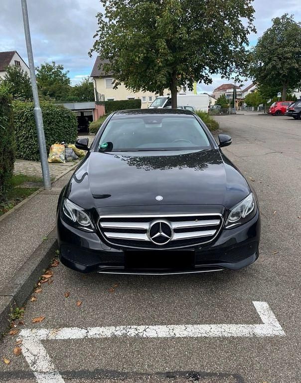Gebraucht Mercedes E220 194 PS (142 kW) 2017 Schwarz Limousine