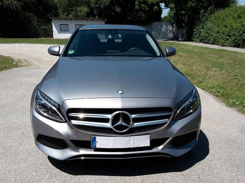 Grau Gebraucht 2016 Mercedes C180 Edition Limousine | 16.900 € (Guter Preis) - Bild 1/4