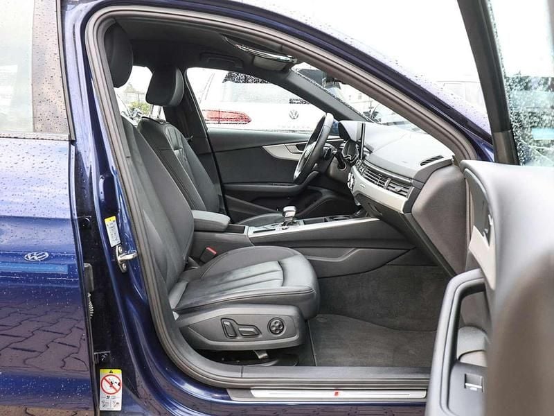 Gebraucht Audi A4 S-Line 204 PS (150 kW) 2023 Blau / navarrablau Kombi