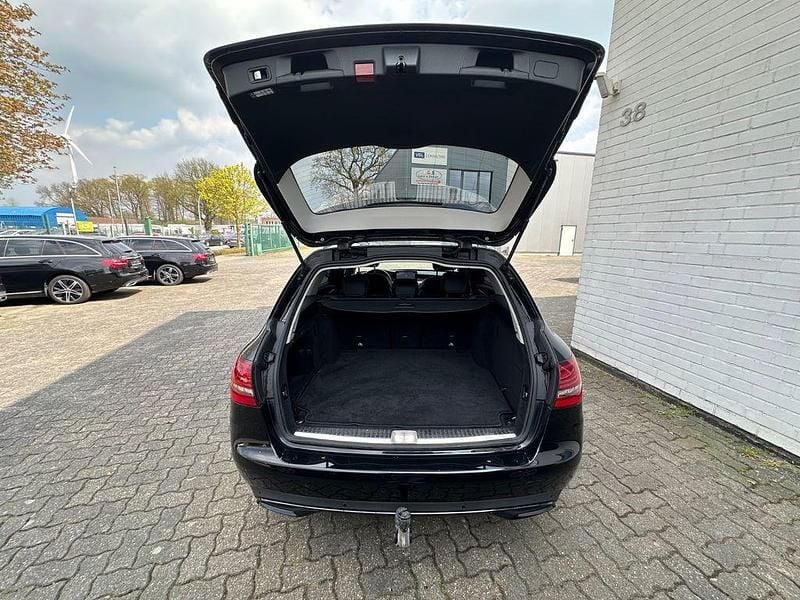 Gebraucht Mercedes C220 Avantgarde 194 PS (142 kW) 2020 Schwarz Limousine