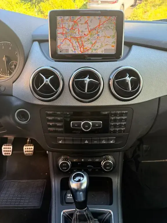 Gebraucht Mercedes B200 156 PS (114 kW) 2012 Grau Kleinwagen