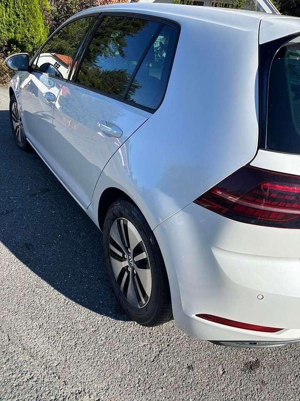 Gebraucht VW e-Golf 100 kW (136 PS) 2020 Weiß Kleinwagen