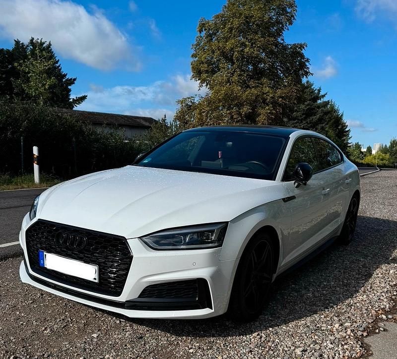 Weiß Gebraucht 2018 Audi A5 Sportback S-Line Kleinwagen | 25.900 € (Fairer Preis) - Bild 1/4