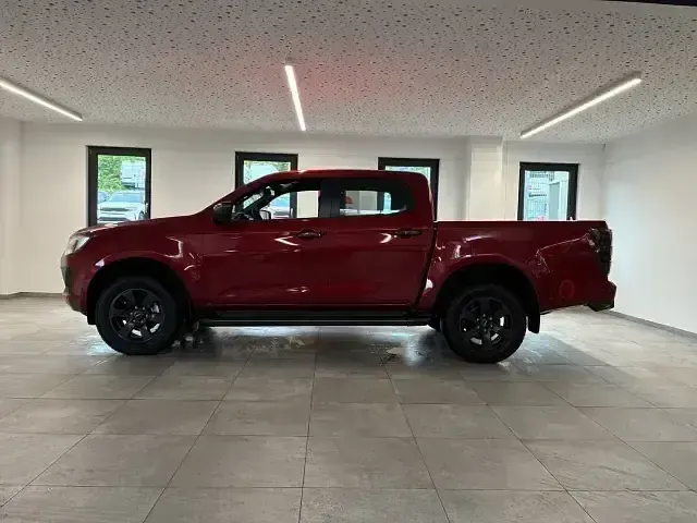 Neu Isuzu D-Max 163 PS (119 kW) 2026 Red spinel mica Pickup