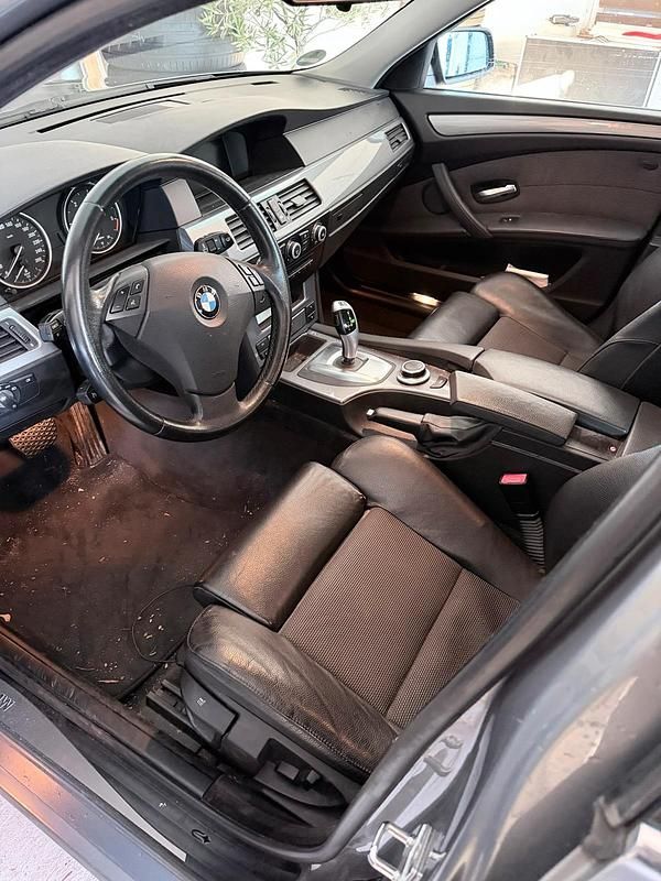 Gebraucht BMW 525 197 PS (144 kW) 2007 Grau Kombi