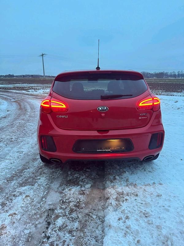 Gebraucht Kia Ceed 136 PS (100 kW) 2015 Rot Kleinwagen