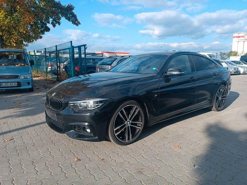 Schwarz Gebraucht 2020 BMW 418 Gran Coupé M Sport Coupé | 16.800 € (Fairer Preis) - Bild 1/4