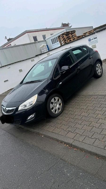 Gebraucht Opel Astra Eco 100 PS (73 kW) 2011 Schwarz Kleinwagen