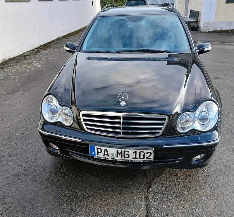 Schwarz Gebraucht 2006 Mercedes C220 Limousine | 4.200 € (Fairer Preis) - Bild 1/4