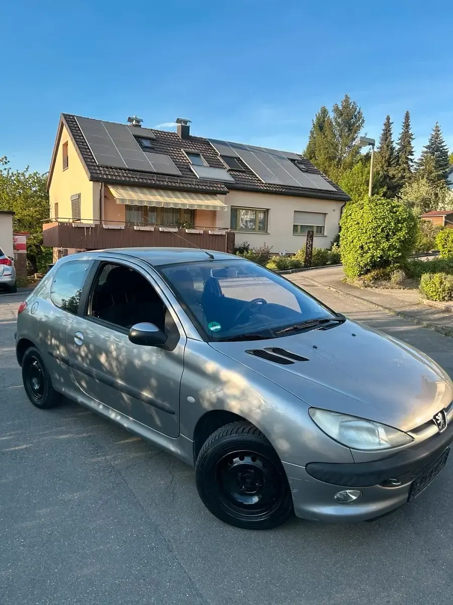 Gebraucht Peugeot 206 60 PS (44 kW) 2003 Silber Kleinwagen
