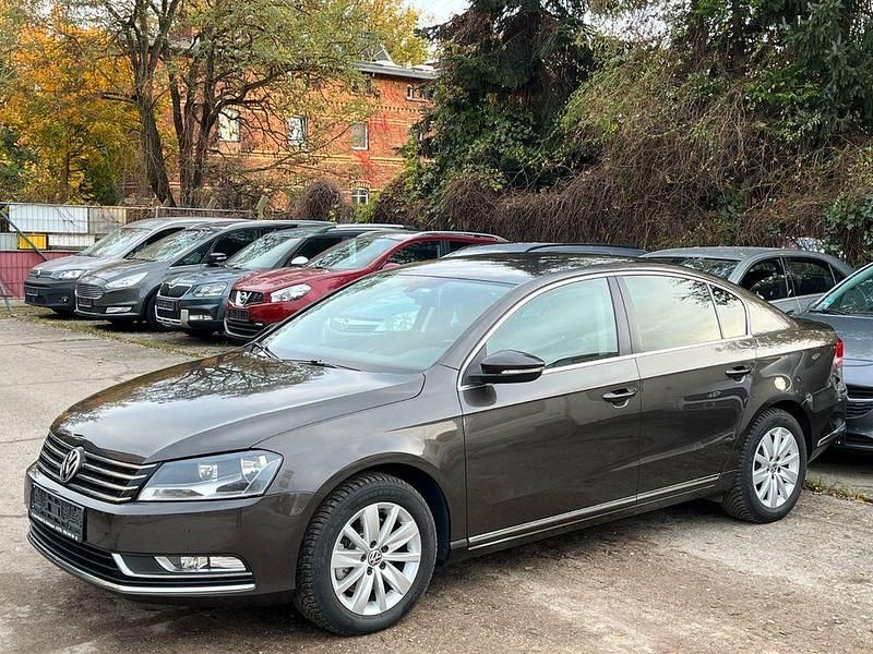 Schwarz Gebraucht 2013 VW Passat Comfortline Limousine | 8.999 € (Fairer Preis) - Bild 1/4
