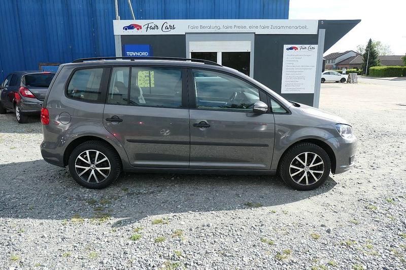 Grau Gebraucht 2015 VW Touran S Van / Kleinbus | 15.900 € (Fairer Preis) - Bild 1/4