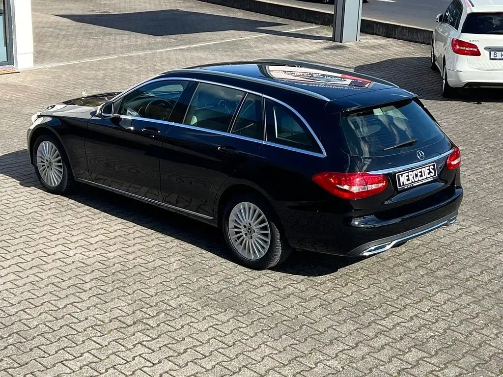 Gebraucht Mercedes C220 Avantgarde 170 PS (125 kW) 2018 Schwarz Limousine
