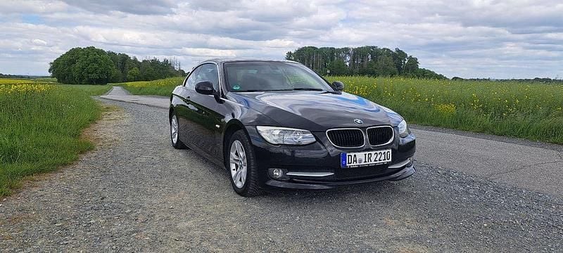 Schwarz Gebraucht 2010 BMW 318 Cabriolet Cabrio | 10.200 € (Fairer Preis) - Bild 1/4