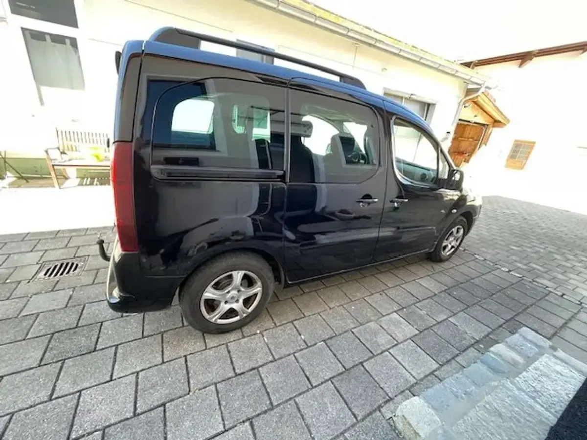 Gebraucht Peugeot TePee Family 114 PS (83 kW) 2012 Schwarz Kombi