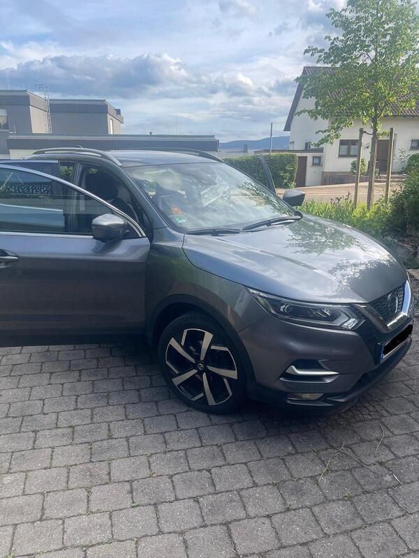 Grau Gebraucht 2021 Nissan Qashqai SUV | 18.900 € (Superpreis) - Bild 1/4