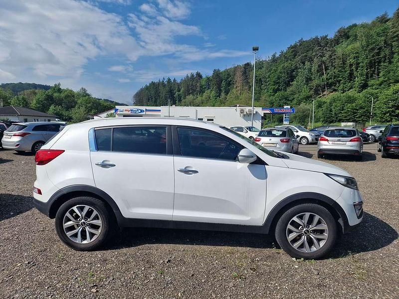 Deluxeweiss met. Gebraucht 2016 Kia Sportage DREAM-TEAM Edition SUV | 13.750 € (Etwas zu teuer) - Bild 1/4