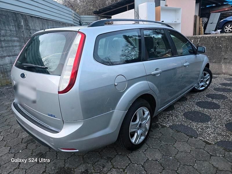 Gebraucht Ford Focus 116 PS (85 kW) 2010 Silber Kombi
