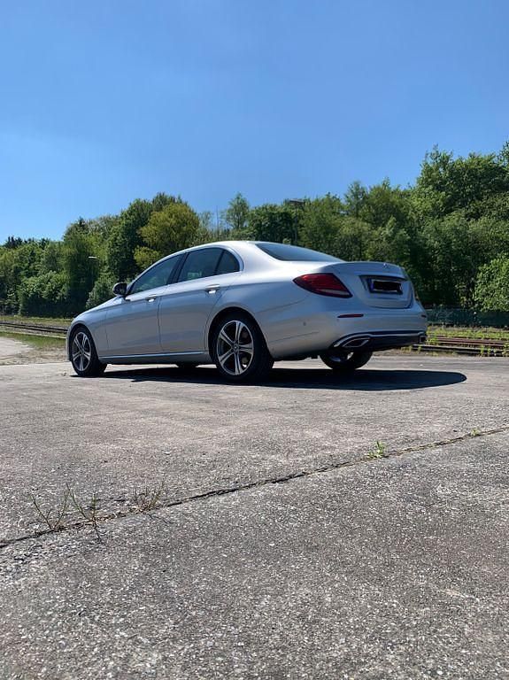 Gebraucht Mercedes E220 Avantgarde 194 PS (142 kW) 2017 Silber Limousine