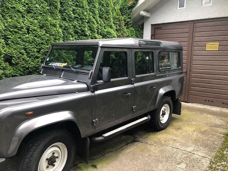 Grau Gebraucht 2017 Land Rover Defender SUV | 52.900 € - Bild 1/4