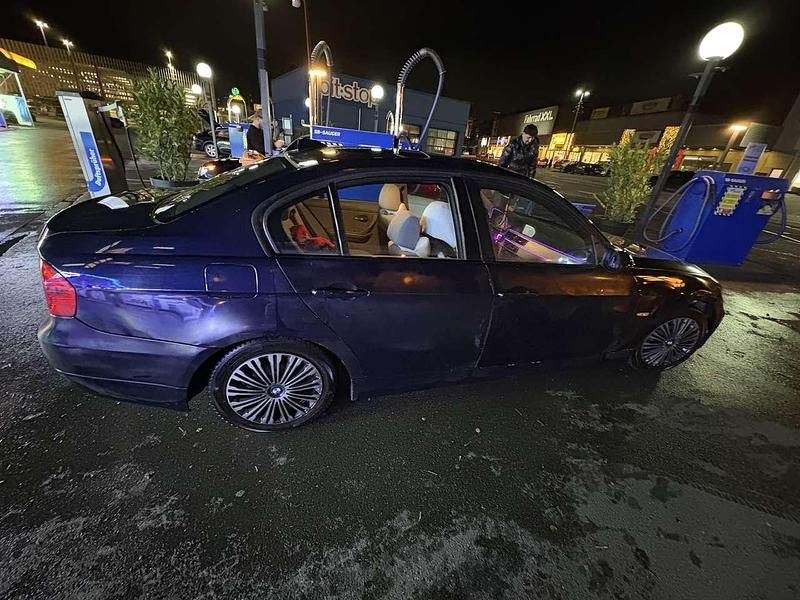 Gebraucht BMW 318 129 PS (94 kW) 2005 Blau Limousine