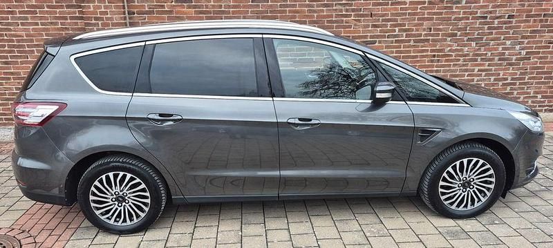 Gebraucht Ford S-MAX Titanium 165 PS (121 kW) 2019 Grau Van / Kleinbus