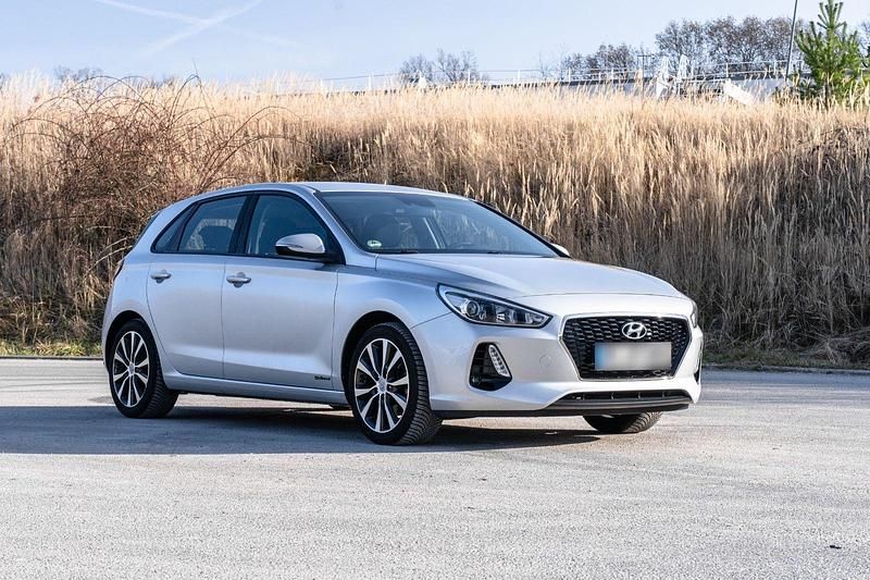 Gebraucht Hyundai i30 99 PS (72 kW) 2018 Silber Kleinwagen