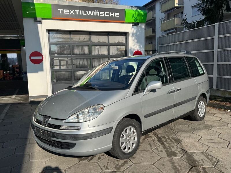 Grau Gebraucht 2004 Peugeot 807 Tendance Van / Kleinbus | 2.650 € (Fairer Preis) - Bild 1/4