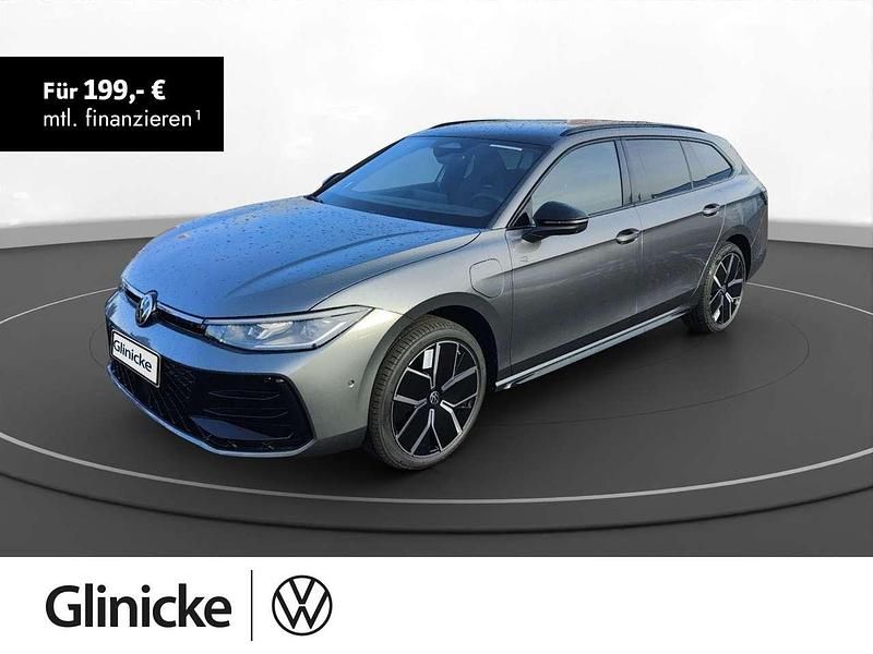 Diabasgrau metallic / grenadil Gebraucht 2024 VW Passat R-line Kombi | 54.750 € (Fairer Preis) - Bild 1/3
