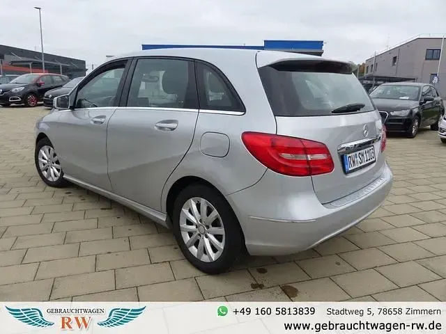Gebraucht Mercedes B180 109 PS (80 kW) 2012 Silber Kleinwagen
