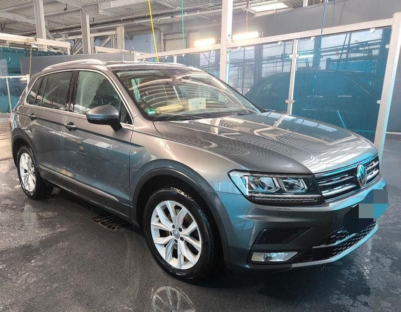 Grau Gebraucht 2017 VW Tiguan Comfortline SUV | 15.699 € (Superpreis) - Bild 1/4