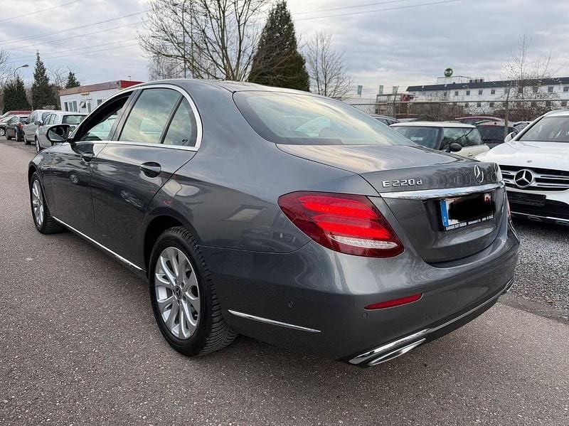 Gebraucht Mercedes E220 194 PS (142 kW) 2018 Grau Limousine