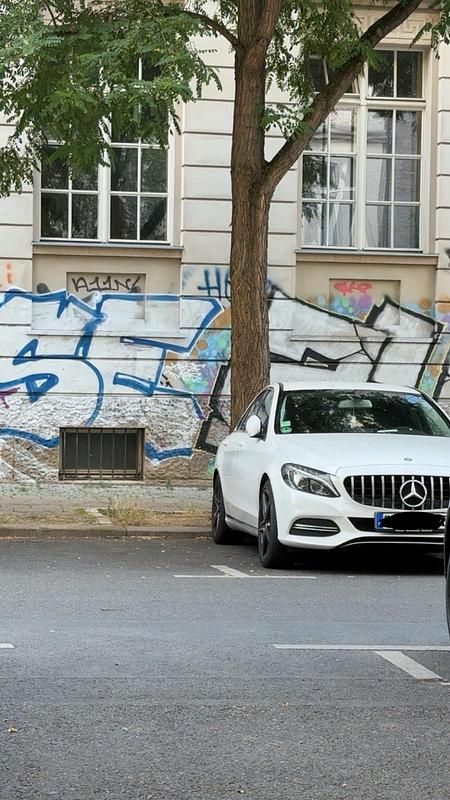 Weiß Gebraucht 2015 Mercedes C220 Avantgarde Limousine | 16.500 € (Etwas zu teuer) - Bild 1/4