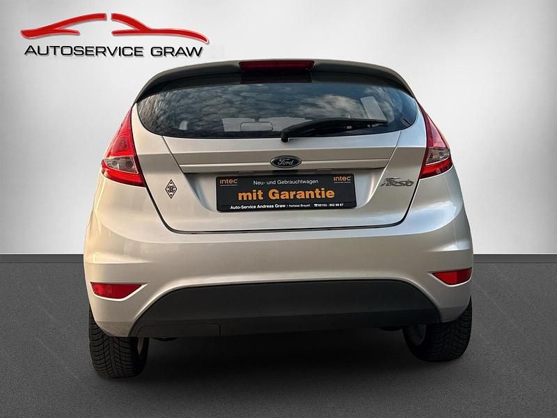 Gebraucht Ford Fiesta 60 PS (44 kW) 2010 Silber Kleinwagen